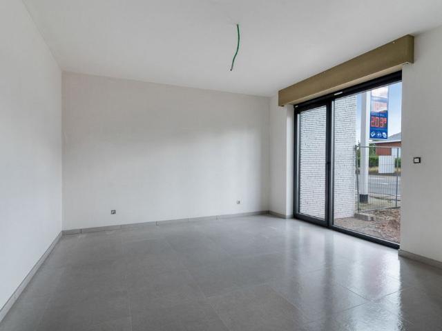 Hoogwaardig afgewerkt nieuwbouw appartement met 2 slaapkamers, terras, tuin en carport