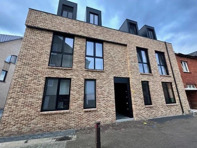 Hoogwaardig afgewerkt nieuwbouw gelijkvloers BEN appartement met 2 slaapkamers, gelegen op het dorpsplein van Tongerlo