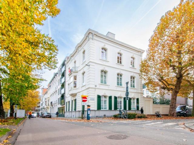 Hoogwaardig afgewerkt nieuwbouwappartement met balkon aan d