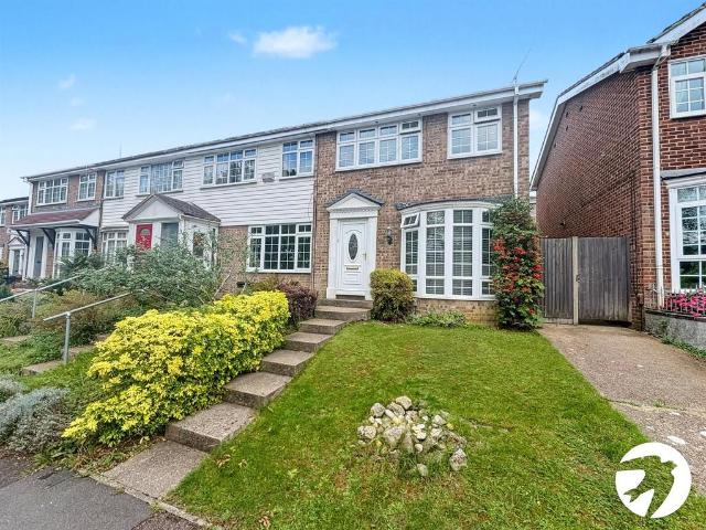 Hook Close, Chatham, Kent, ME5 3 bed end of terrace house to rent £1,600 pcm £369 pw