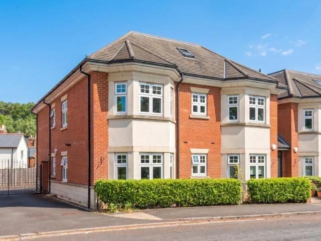 Hook Heath Avenue, Hook Heath, Woking GU22, 2 bed flat to rent, £1,950 pcm | PrimeLocation