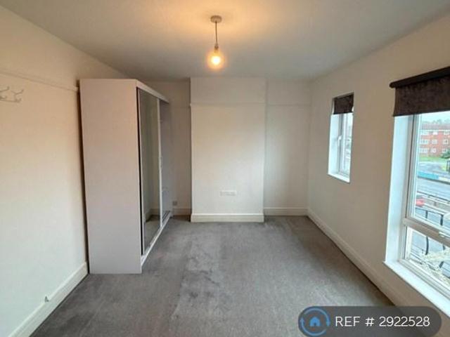 Hook Rise North, Surbiton, KT6 4 bed maisonette to rent £2,543 pcm £587 pw
