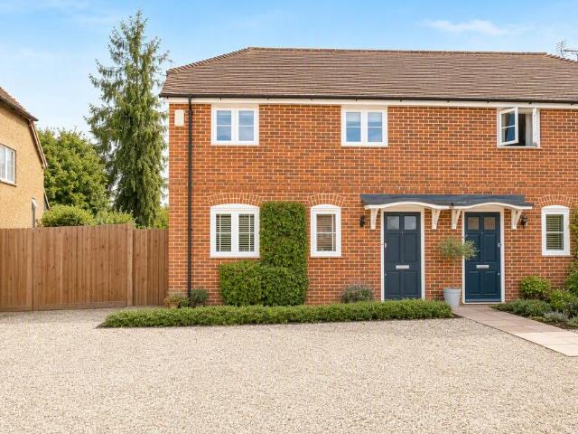 Hook Road, Hook RG29 3 bed semi detached house to rent £2,995 pcm £691 pw