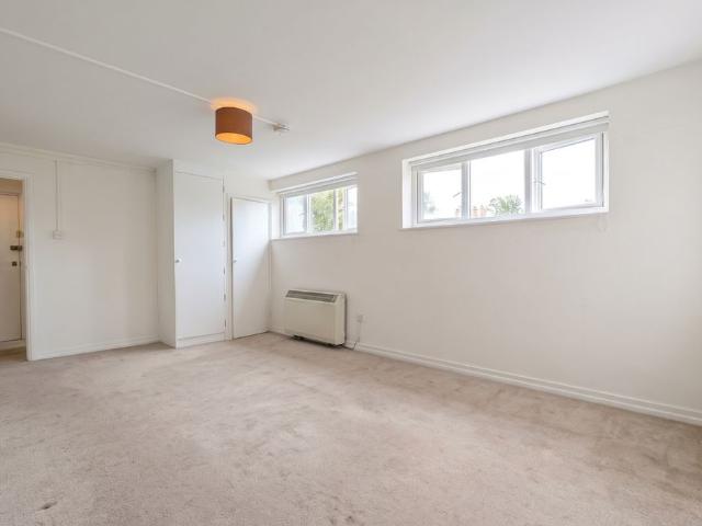Hook Road, Surbiton KT6, Studio to rent, £1,150 pcm | PrimeLocation