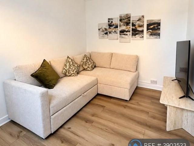 Hook Road, Surbiton, KT6 1 bed flat to rent £1,700 pcm £392 pw