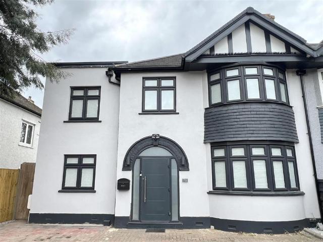 Hook Road, Surbiton KT6 4 bed semi detached house to rent £3,300 pcm £762 pw