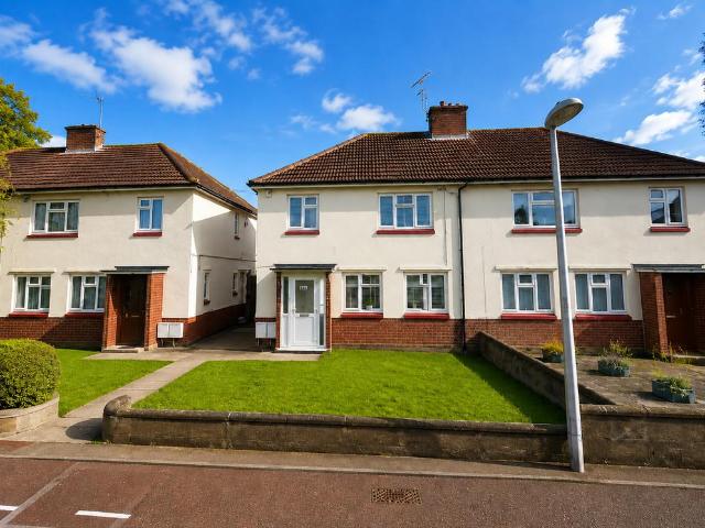 Hooks Hall Drive, Dagenham, Essex 2 bed flat to rent £1,900 pcm £438 pw