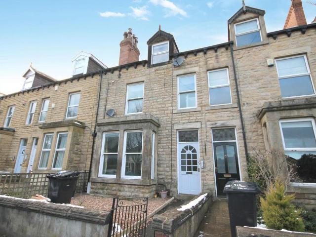 Hookstone Road, Harrogate, North. 1 bed apartment to rent £900 pcm £208 pw