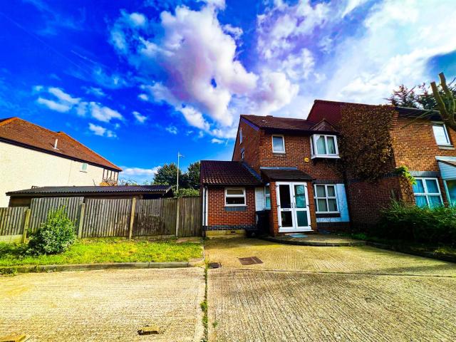Hookstone Way, Woodford Green, IG8 Birchills Estate Agents
