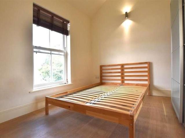 Hooley Lane, Redhill, RH1