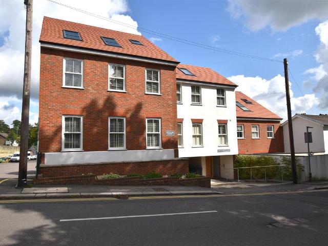 Hooley Lane, Redhill RH1, 2 bed flat to rent, £1,550 pcm | PrimeLocation
