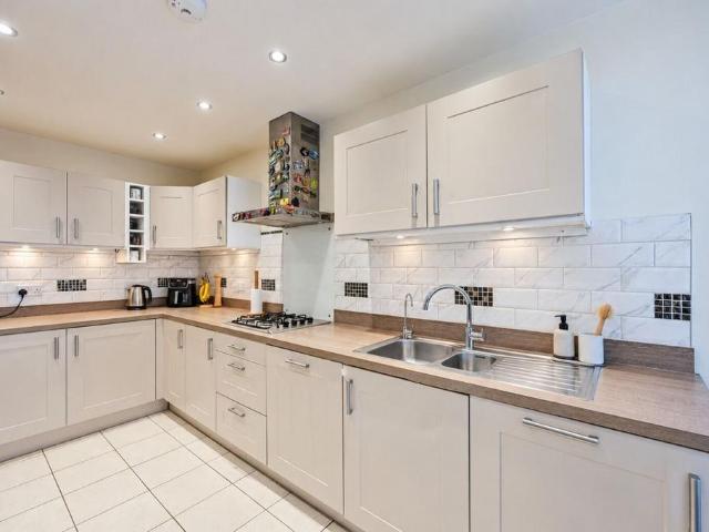 Hoad Crescent, Westfield, Surrey, GU22 4 bed semi detached house to rent £2,701 pcm £623 pw