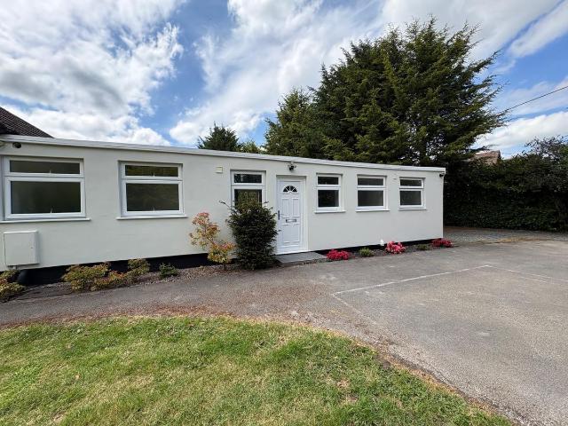 Hob Lane, Kenilworth CV8, 2 bed bungalow to rent, £1,250 pcm | PrimeLocation