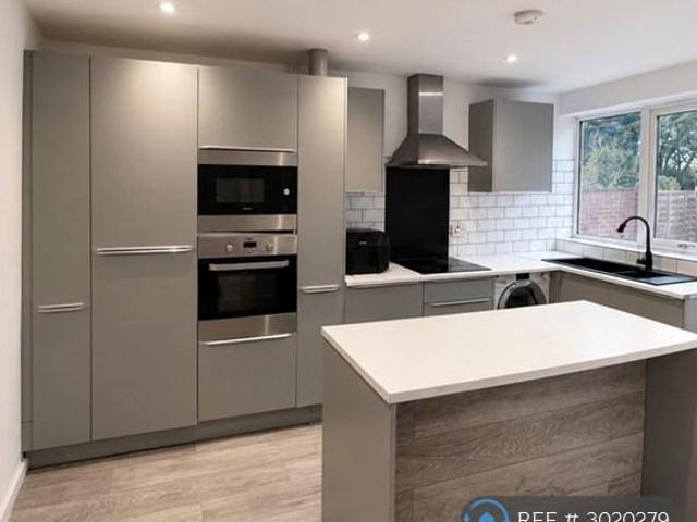 Hobart Road, Tilbury, RM18 3 bed terraced house to rent £1,690 pcm £390 pw