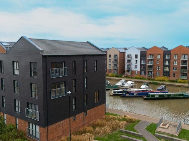 Hobbs Way, Gloucester GL2, 2 bed flat to rent, £1,300 pcm | PrimeLocation