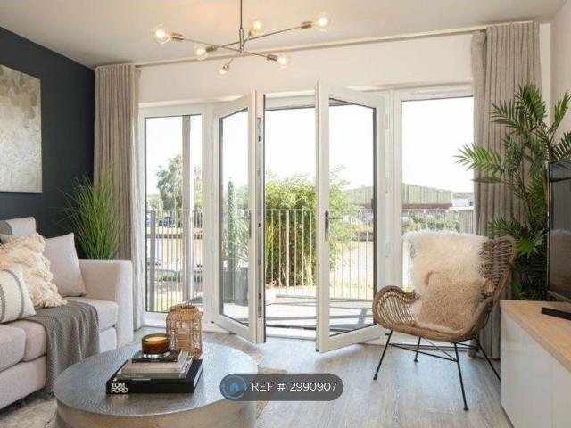 Hobbs Way, Gloucester GL2, 2 bed flat to rent, £1,350 pcm | PrimeLocation