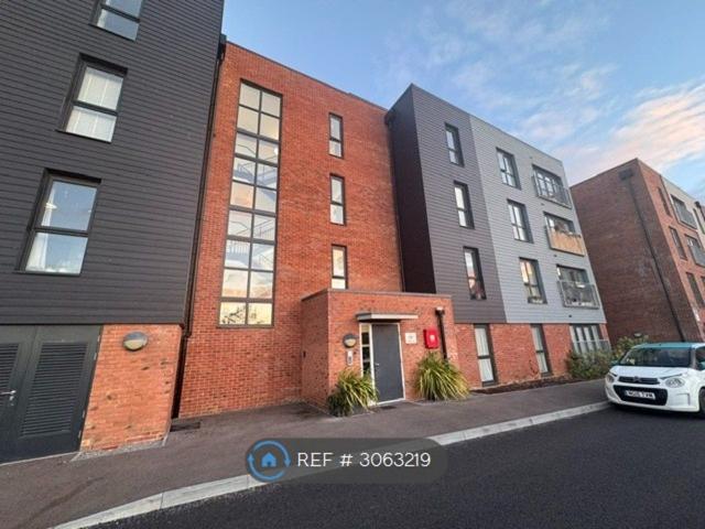 Hobbs Way, Gloucester GL2, 2 bed flat to rent, £1,395 pcm | PrimeLocation