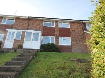 Hoblands, Haywards Heath, RH16 2 bed terraced house to rent £1,475 pcm £340 pw