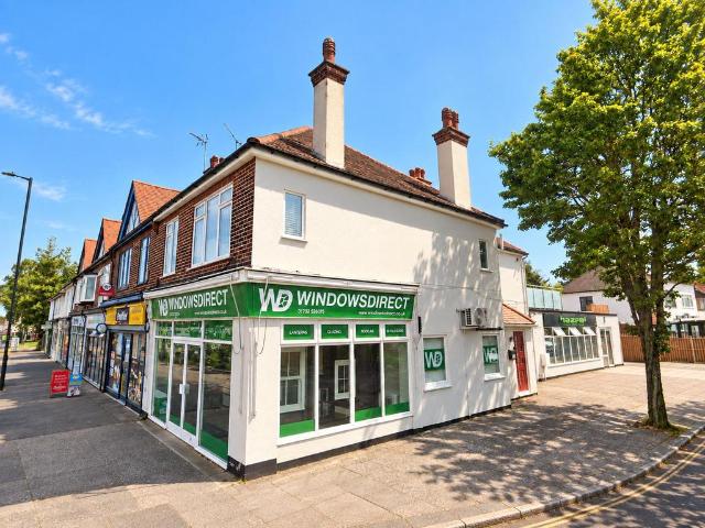 Hobleythick Lane, Westcliff on Sea. 2 bed apartment to rent £1,450 pcm £335 pw