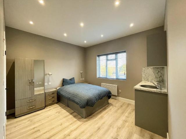 Hobleythick Lane, Westcliff On Sea SS0 1 bed in a house share to rent £825 pcm £190 pw