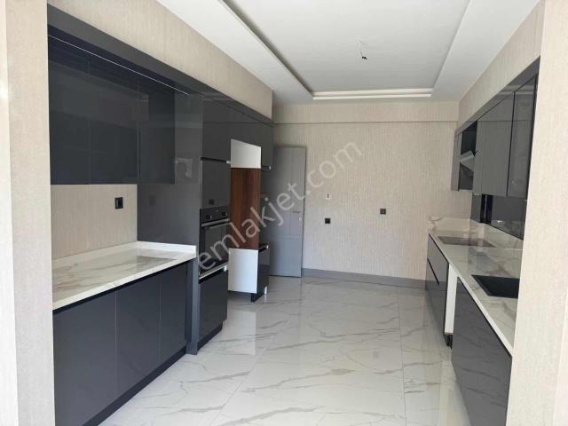 Hoca Cıhan Mahallesı Lıva Park 2 Sıtelerı 4 + 1 Kıralık Daıre