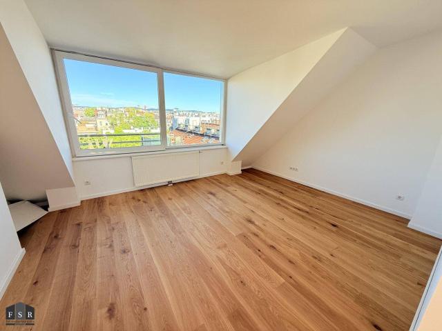 Hoch oben: 3 Zimmer Dachgeschoß Wohnung mit Balkon Allgemeingarten Traumhaus zukünftige Ubahn