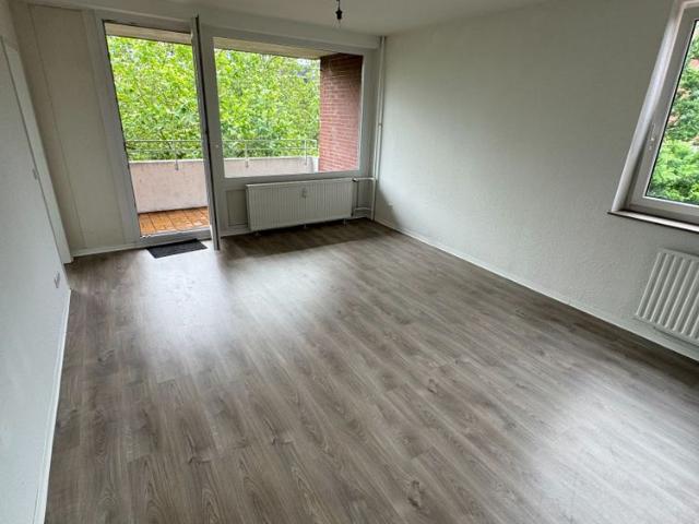 Hoch oben wohnen: 2 Zimmer Apartment mit Balkon