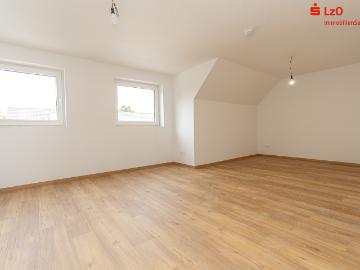 Hoch hinaus: Elegante, kernsanierte Dachgeschosswohnung