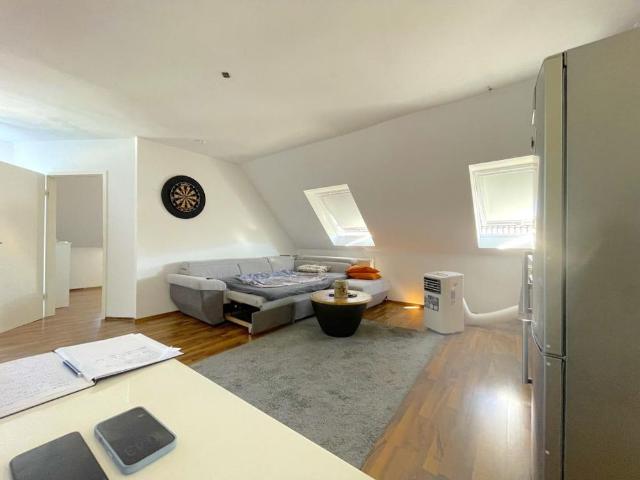 Hoch hinaus: Helle Wohnung mit Balkon in Baden Baden