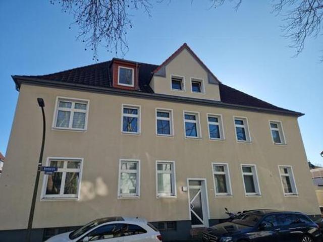 Hoch hinaus mit viel Platzspaß: renovierte 2 Zi. DG Wohnung