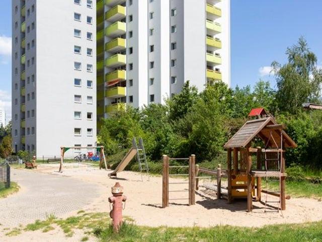 Hoch hinaus: Sanierte 3 Zimmerwohnung mit Balkon