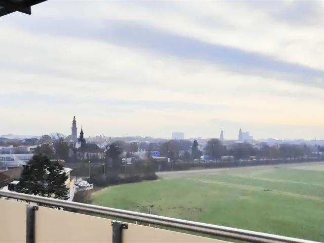 Hoch über den Dächern von Erlangen mit Blick ins Grüne