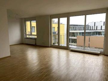 Hochgeschossige 4 Zimmer Wohnung mit Balkon in Frankfurt am Main, Voltastraße
