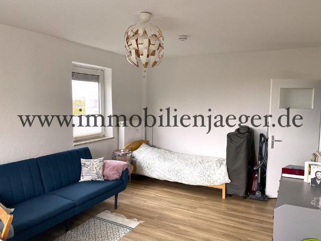 Hochhaus im 7.OG Endetage modernisierte Studio Eckwohnung mit Balkon zum 15.OKtober 2026