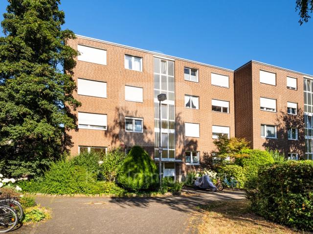 Hochparterrewohnung mit Balkon, Garage und viel Gestaltungspotenzial in top Lage!