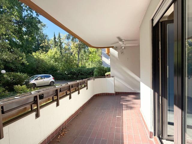 Hochparterrewohnung mit großem Balkon in Bestlage Friedenau!