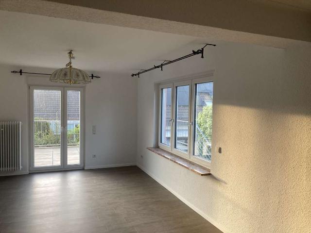 Hochparterre Wohnung mit EBK, Garten und Keller, Krankenhausnähe