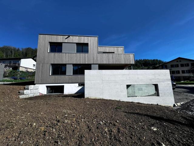 Hochqualitatives 4.5 Zi. EFH Garten mit Weitsicht, Carport + PP, 3 Nasszellen