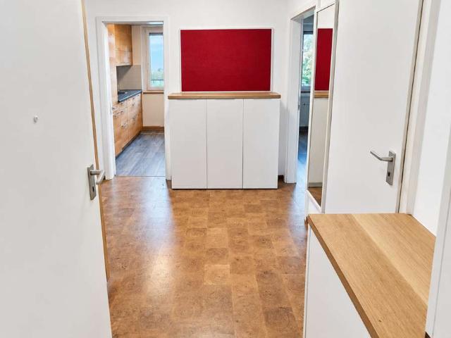 Hochwertig möblierte 2 Zimmer Wohnung 54 m² mit maßgefertigten Einbauten und perfek