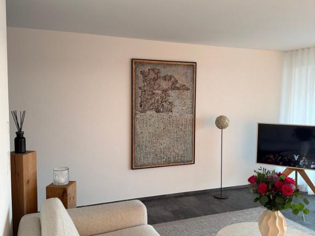 Hochwertig möblierte 3.5 Zimmer Wohnung mit See und Bergsicht