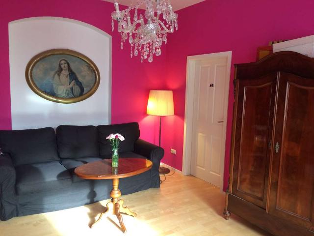 Hochwertig möblierte Altbauwohnung in Berlin Friedrichshain – Vintage Charme meets Moderne