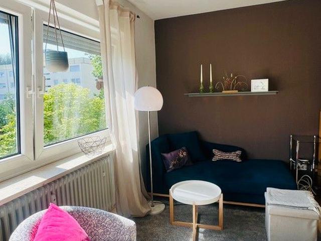 Hochwertig möblierte, großzügige 1 Zimmerwohnung mit Balkon