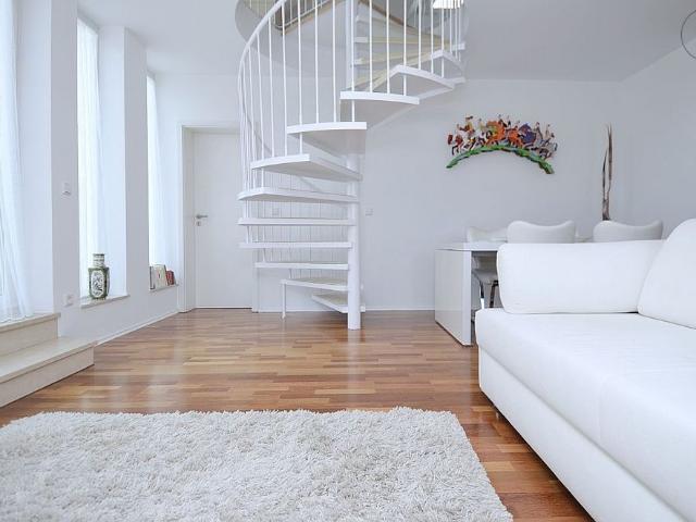 Hochwertig möblierte Maisonette Wohnung mit Terrasse und Internet in Wiesbaden Aukamm