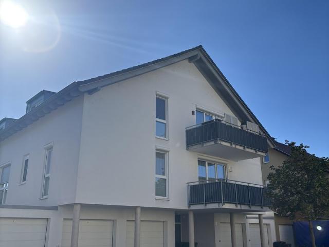 Hochwertig modernisierte 3 Zimmer Dachgeschosswohnung mit Balkon, Garage & Stellplatz
