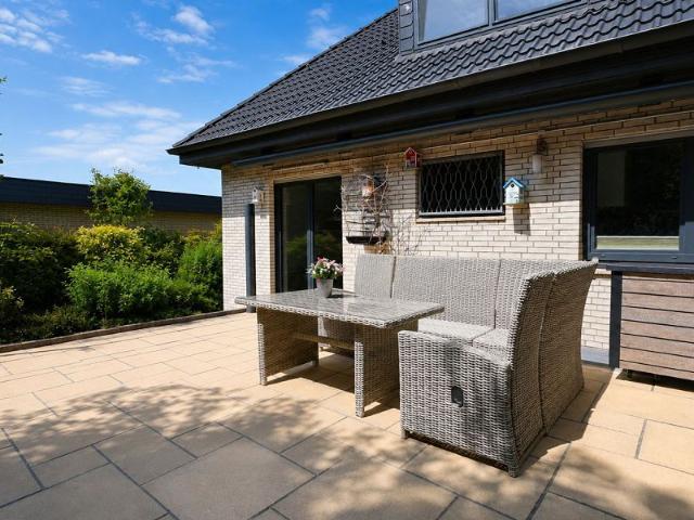 Hochwertig modernisierte 3 Zimmer Wohnung mit Garten, Stellplatz und ca. 110 m² Wohnfläche…