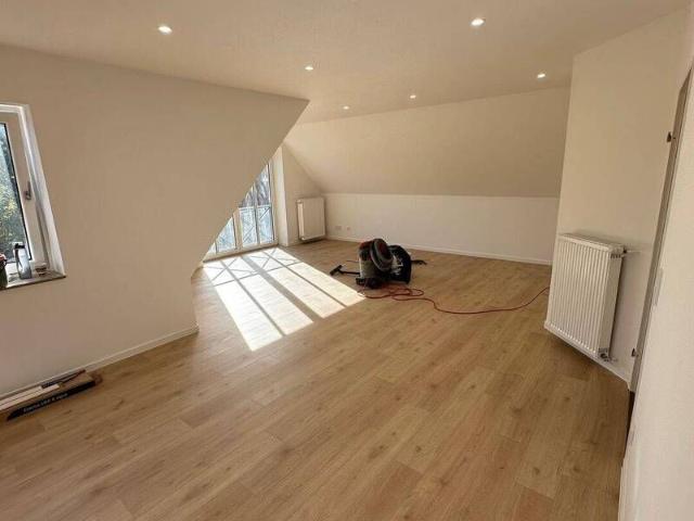 Hochwertig modernisierte 3 Zimmer Whg insgesamt ca. 94m² Wohn und Nutzfläche