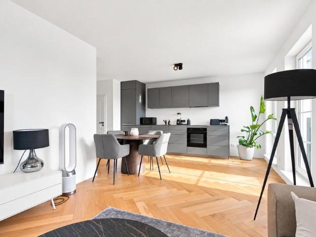Hochwertig modernisierte Endetagenwohnung in Refrath