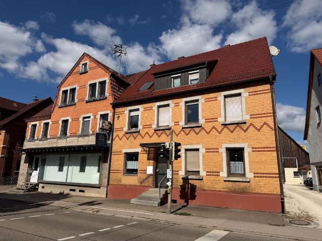 Hochwertig modernisiertes Dreifamilienwohnhaus mit eigenen PKW Stellplätzen im Herzen von Mögglingen