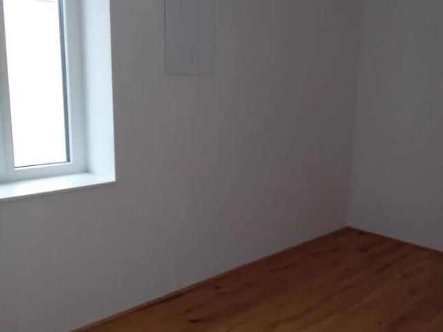 hochwertig ausgestattete 3 Zimmer Wohnung mit großzügigem Balkon und möblierter Küche