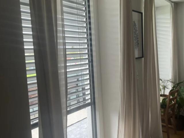 hochwertig ausgestattete 3 Zimmer Wohnung mit großzügigem Balkon und möblierter Küche